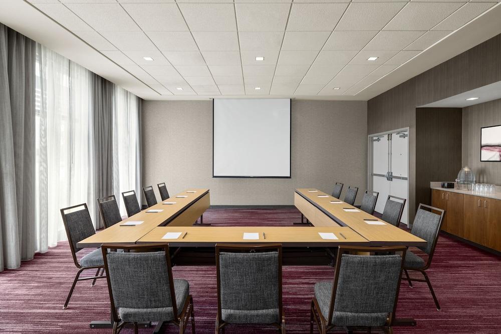 Courtyard by Marriott Omaha East/Council Bluffs, IA photo 60