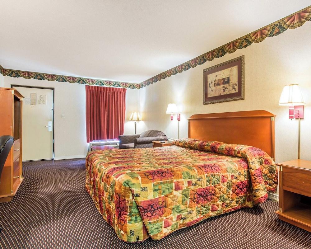 Key West Inn - Montgomery South photo 9