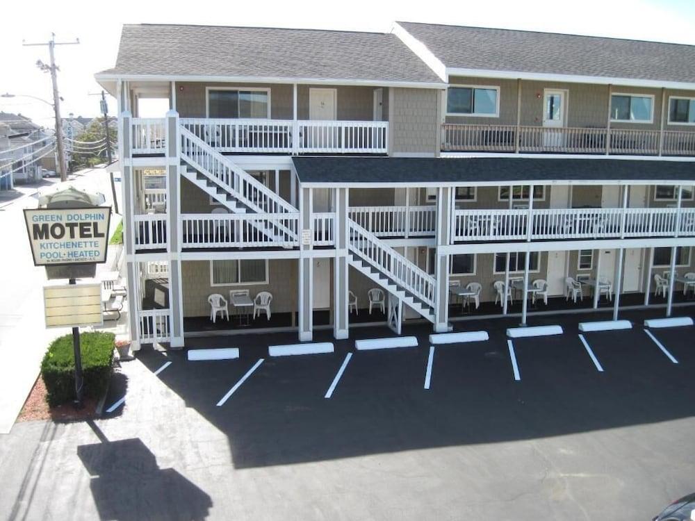 Green Dolphin Motel photo 1