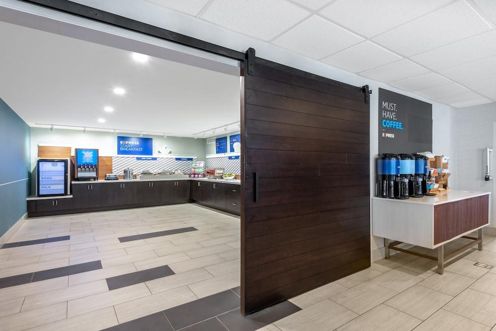 Holiday Inn Express & Suites Wheat Ridge-Denver West by IHG photo 37