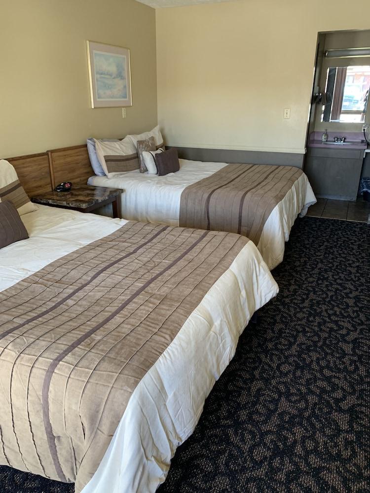 Blue Spruce Motel photo 34