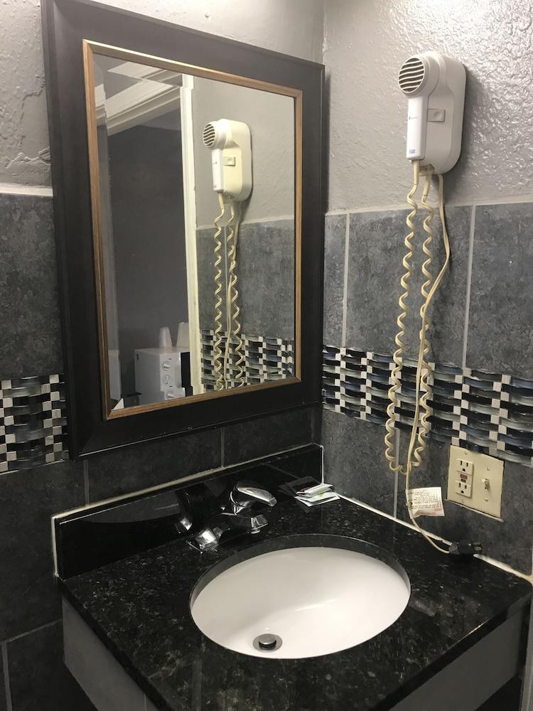 Economy Inn Motel photo 21
