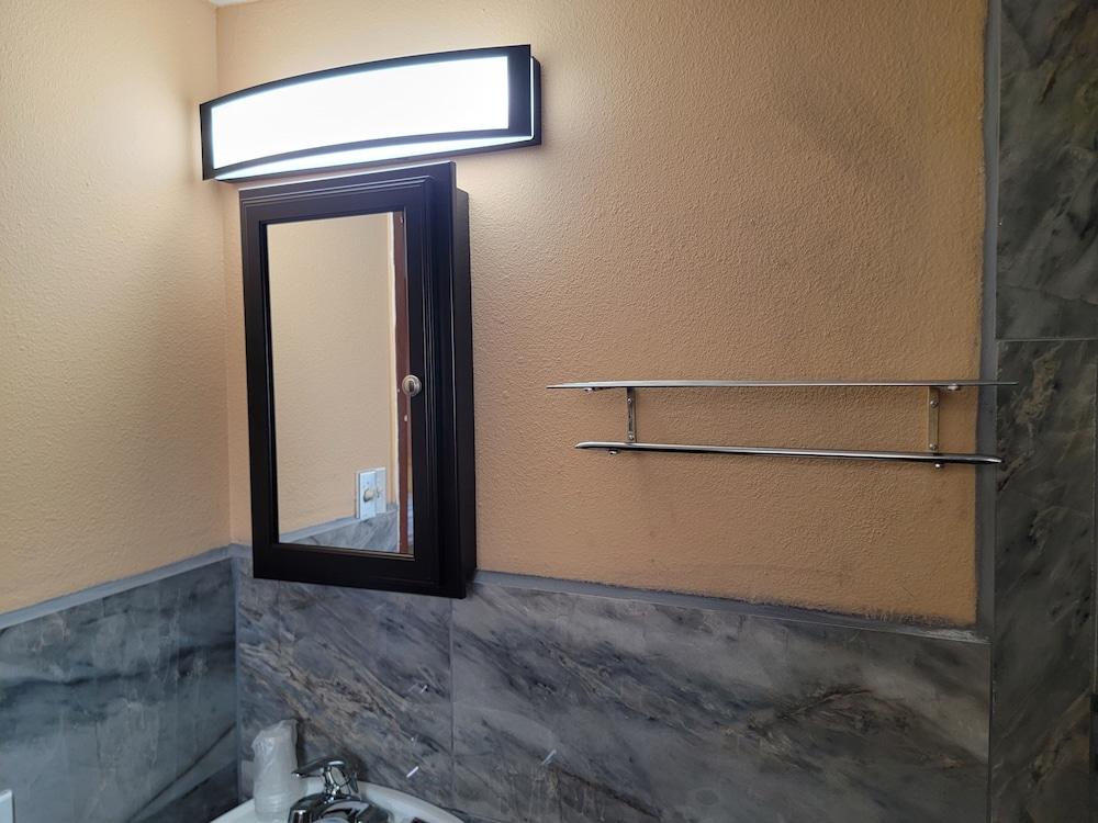 Budget Host Motel Gainesville photo 16