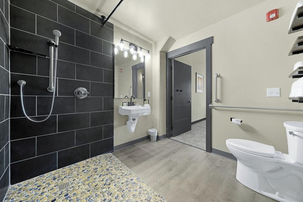 The Suites at Prairie Falls & Event Center photo 49