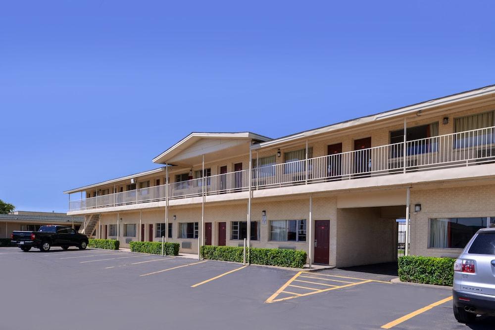 Scottish Inns & Suites photo 4