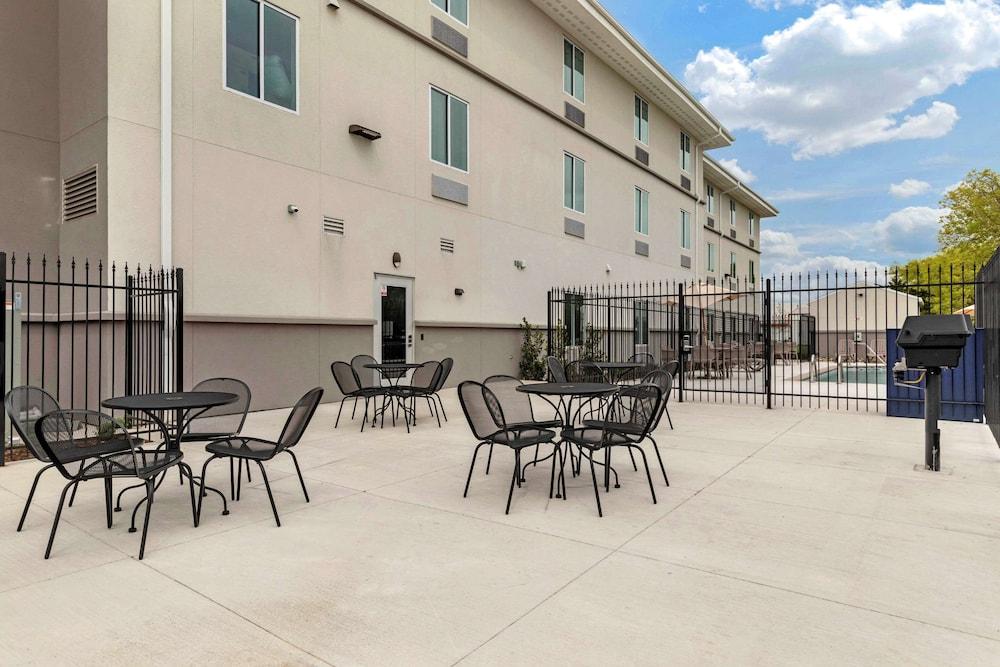 MainStay Suites Lancaster Dallas South photo 32