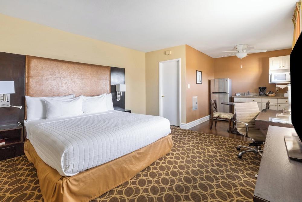 Marin Suites Hotel photo 88