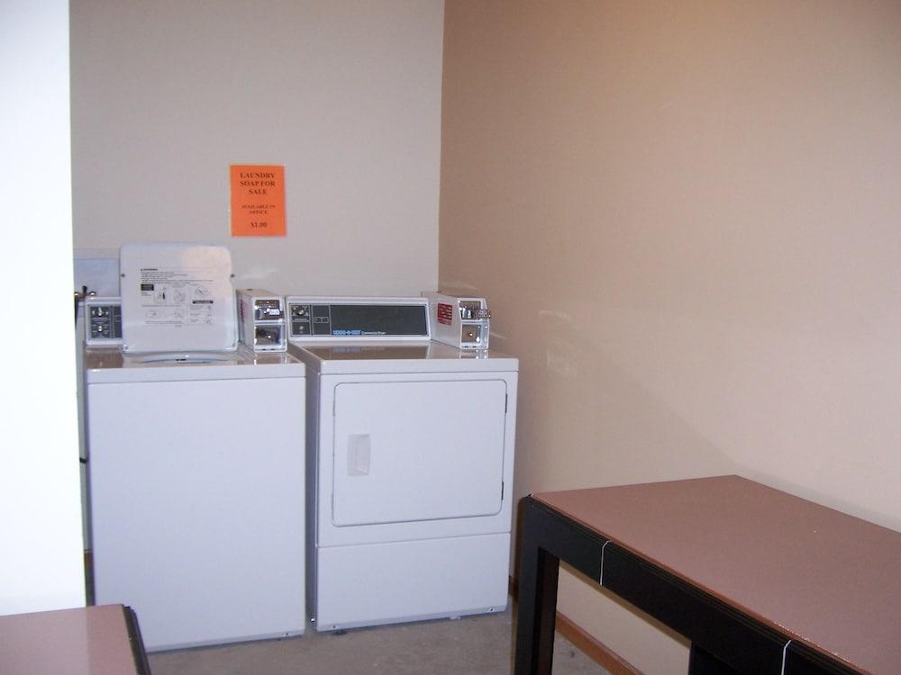Amber's Inn & Suites photo 15