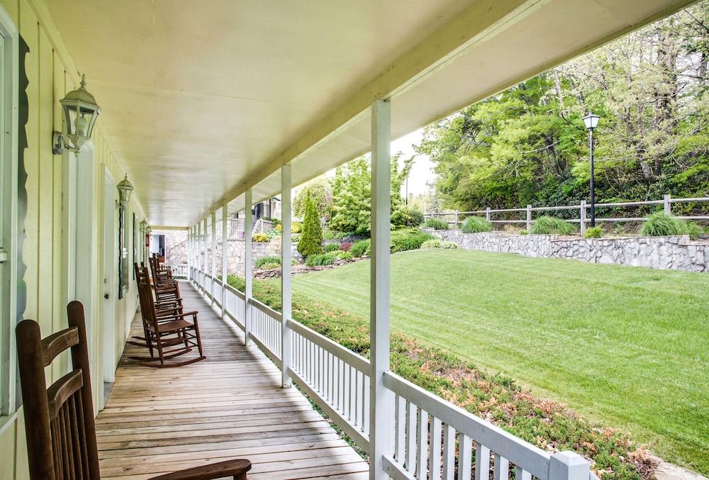 Boxwood Lodge photo 60