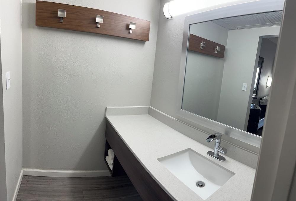 Red Roof Inn Rockingham photo 29