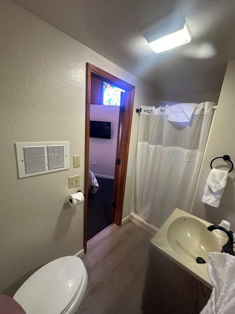 Lee Vining Motel photo 65