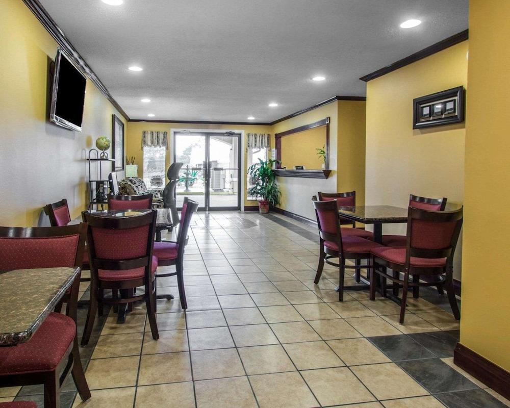 Econo Lodge Defuniak Springs I-10 photo 23