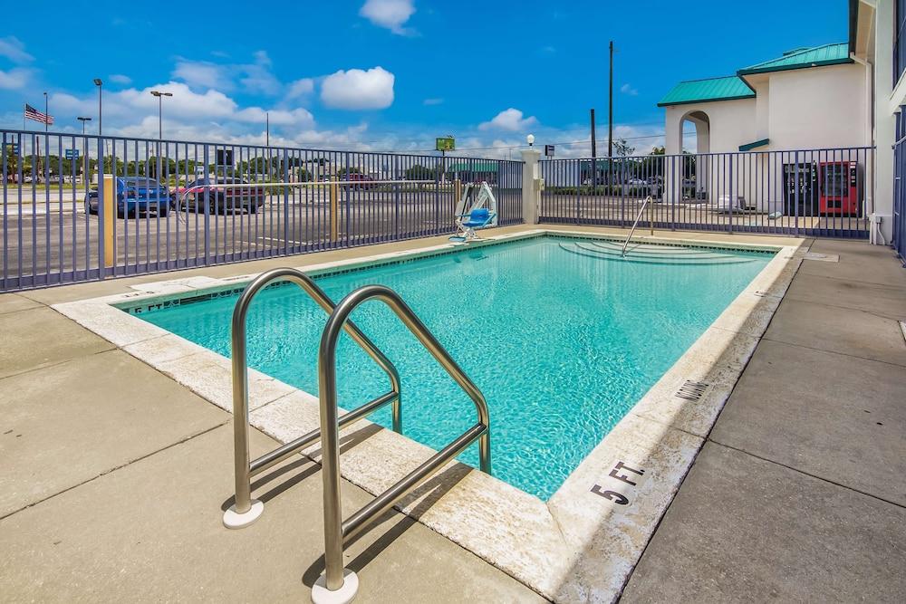 Motel 6 Pensacola, FL - NAS photo 2
