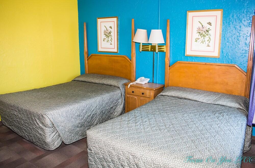Bloomfield Motel photo 5