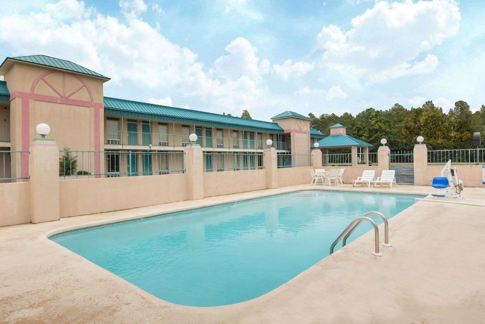 Days Inn by Wyndham West Point photo 13