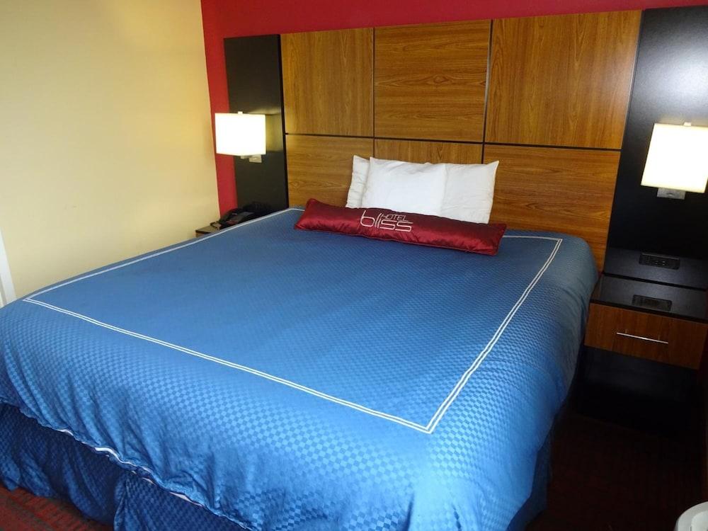 Hotel Bliss photo 28