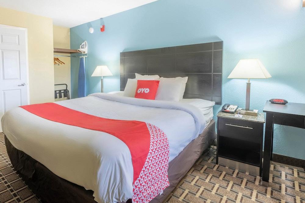 OYO Hotel Knoxville TN Cedar Bluff I-40 photo 14