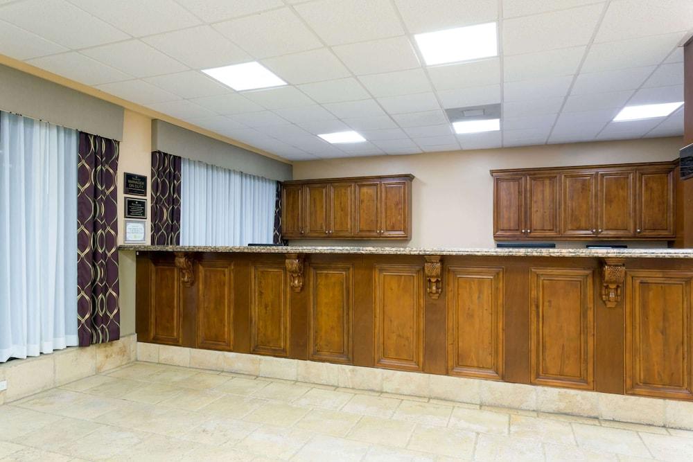 Ramada by Wyndham Lake Placid photo 11