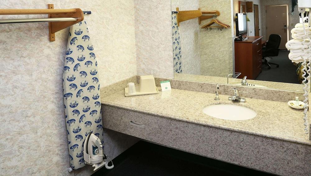 Magnuson Hotel Howell photo 18