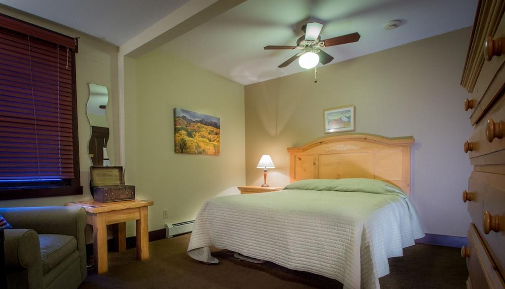 Marys Lake Lodge Mountain Resort and Condos photo 22