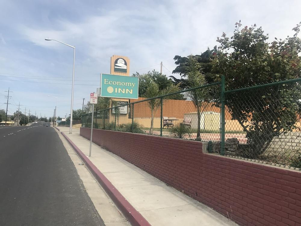 Economy Inn Antioch photo 1