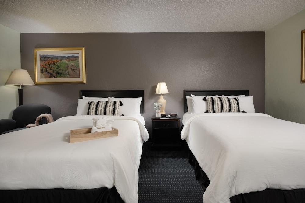 The Cactus Cove Inn and Suites photo 21