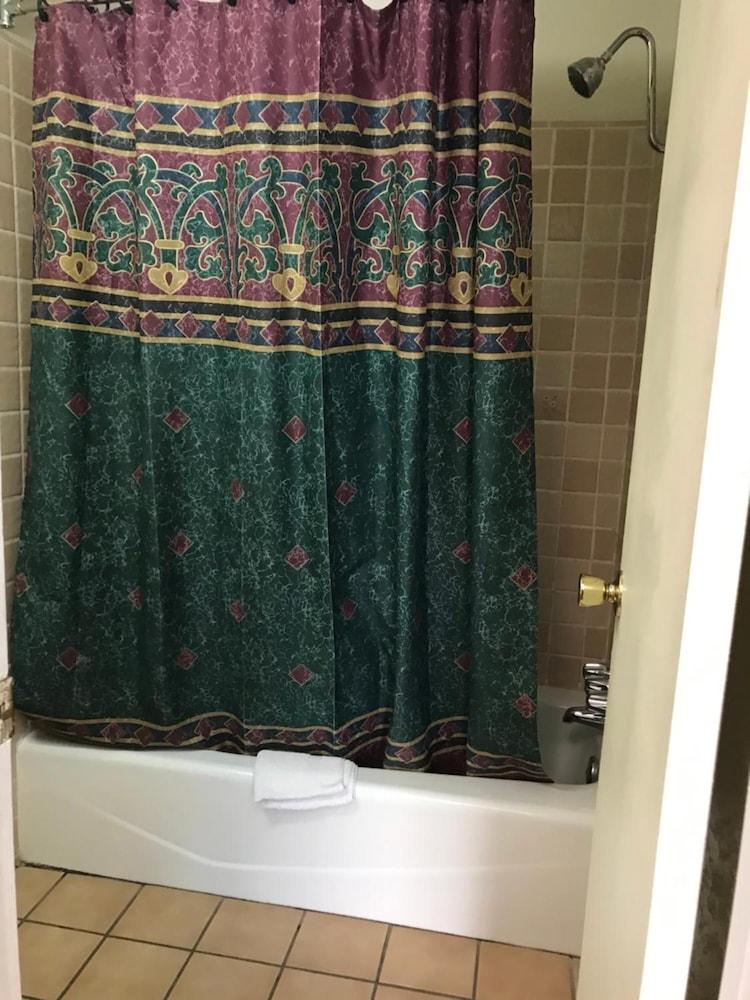 Budget Inn photo 13