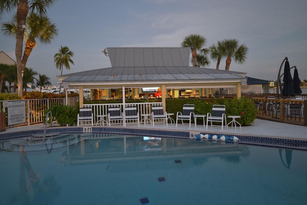 Hilton Vacation Club Charter Club Naples Bay photo 17