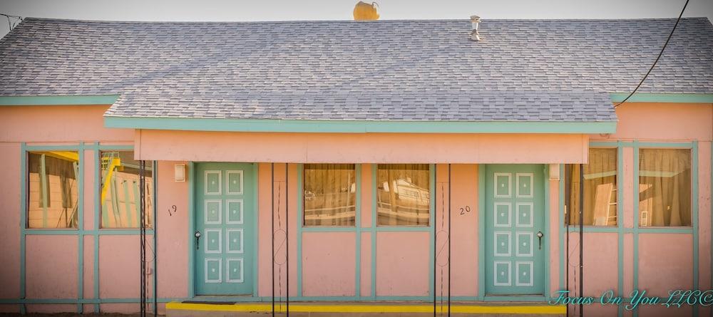 Bloomfield Motel photo 28