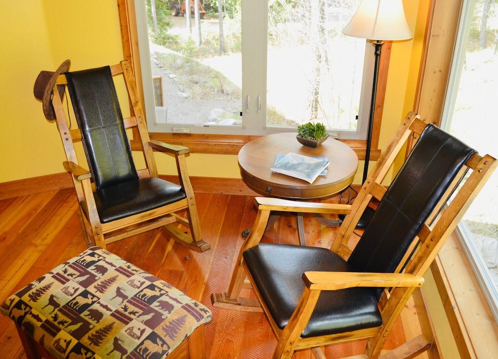 Glacier Guides Lodge photo 28