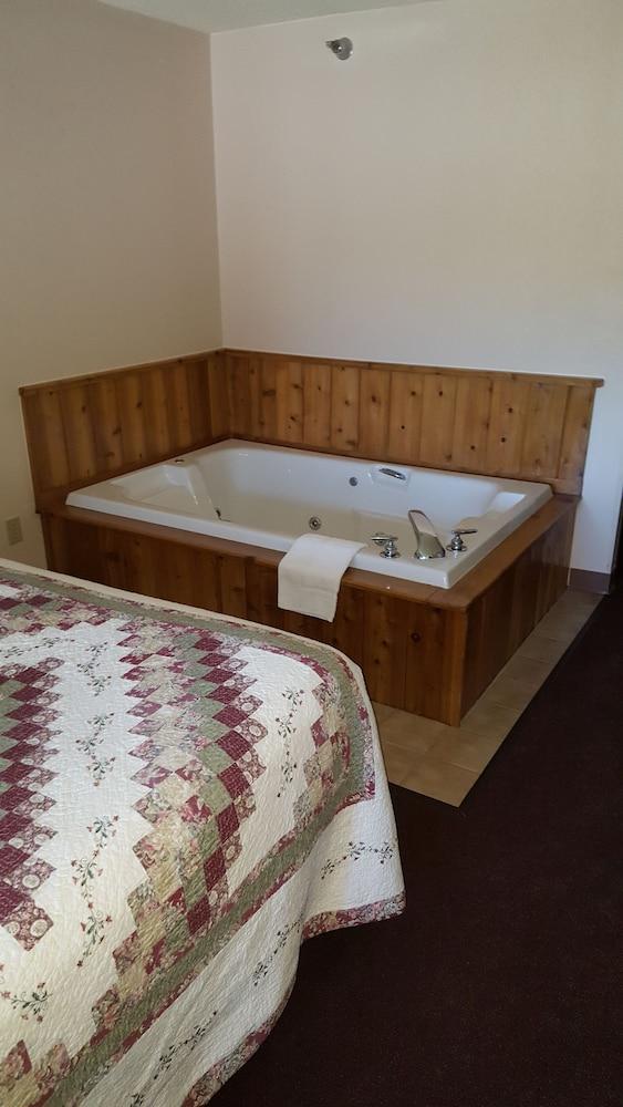 Chicaugon Lake Inn photo 9