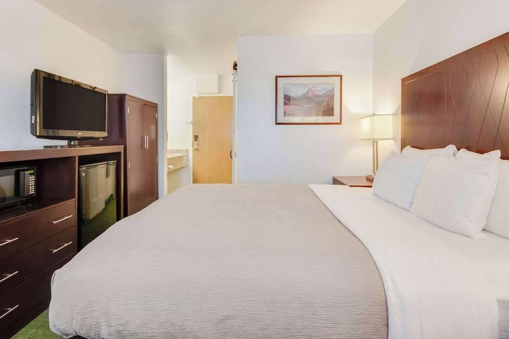 Quality Inn Belgrade - Bozeman Yellowstone Airport photo 5