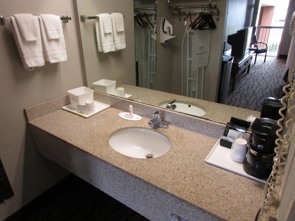 Days Inn & Suites by Wyndham Fort Valley photo 7