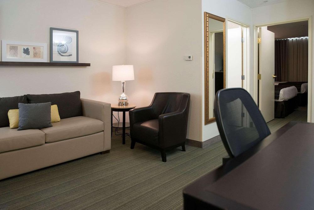 Country Inn & Suites by Radisson, Effingham, IL photo 4