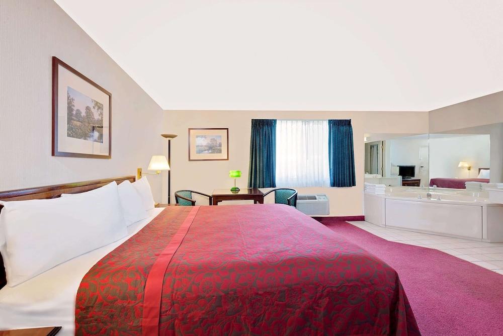 Days Inn by Wyndham Waynesboro photo 11