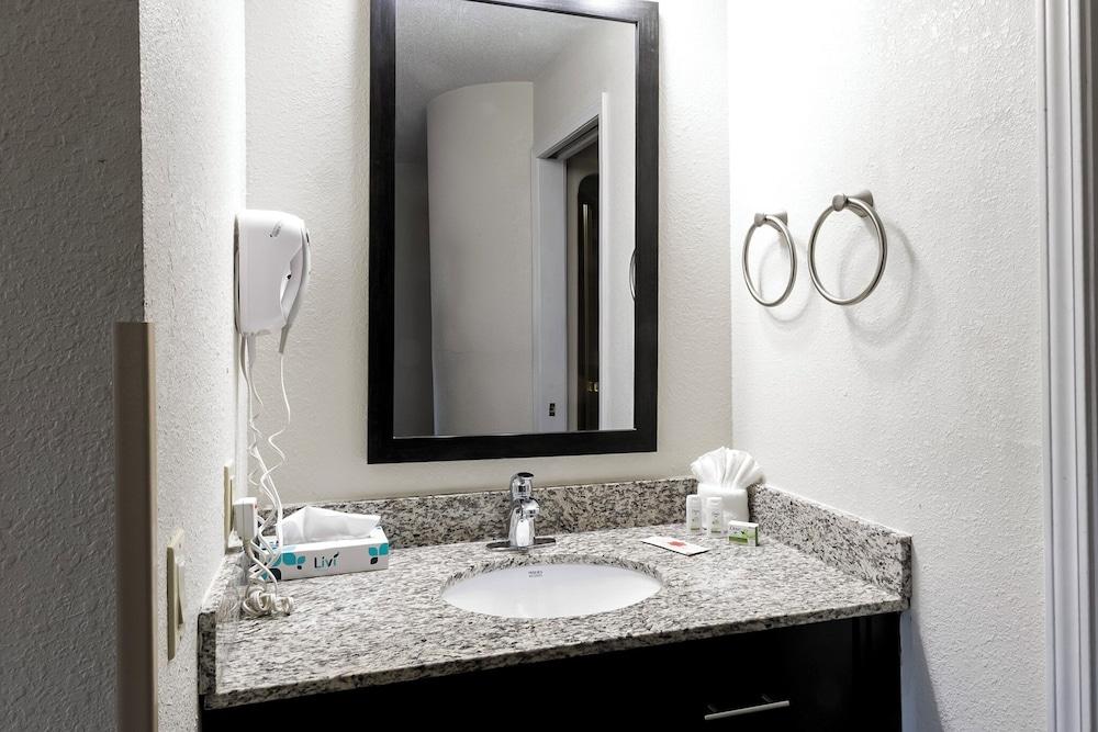 Wingate by Wyndham Owensboro photo 44