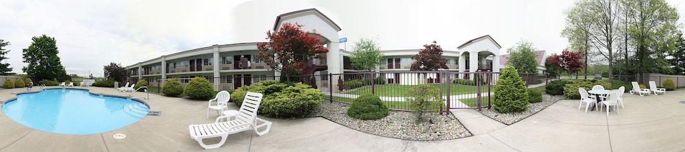 Days Inn by Wyndham Austintown photo 60