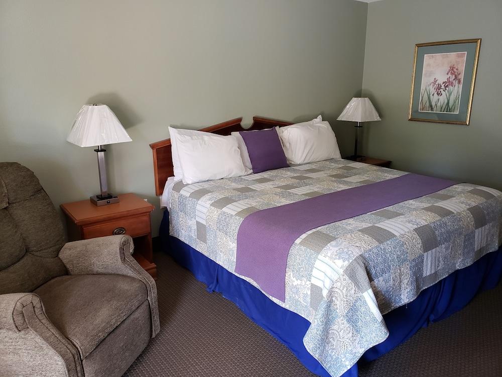 Hotsprings Village Inn photo 11