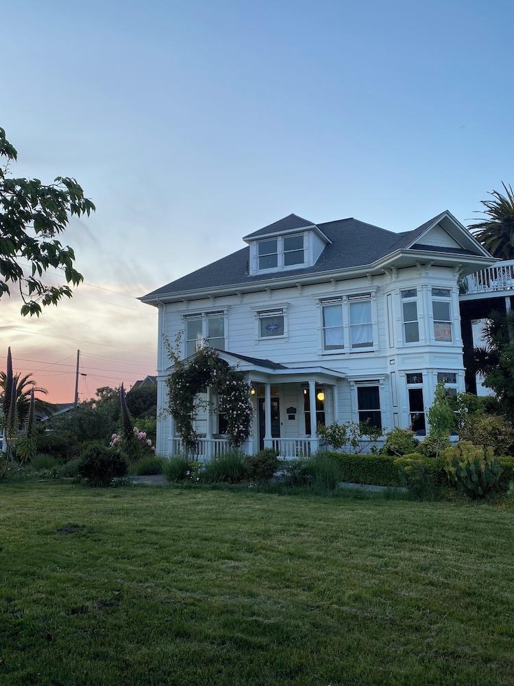 The Weller House photo 3