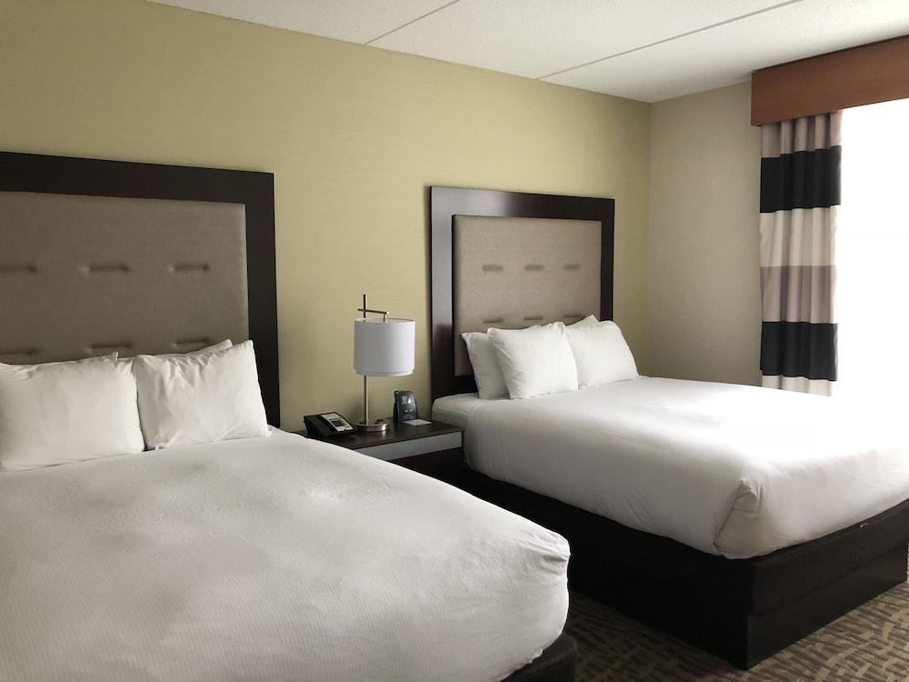Wyndham Garden Buffalo Downtown photo 5