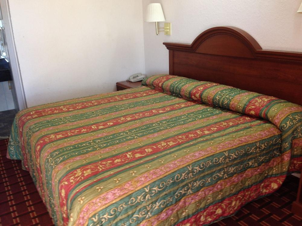 Executive Inn photo 2