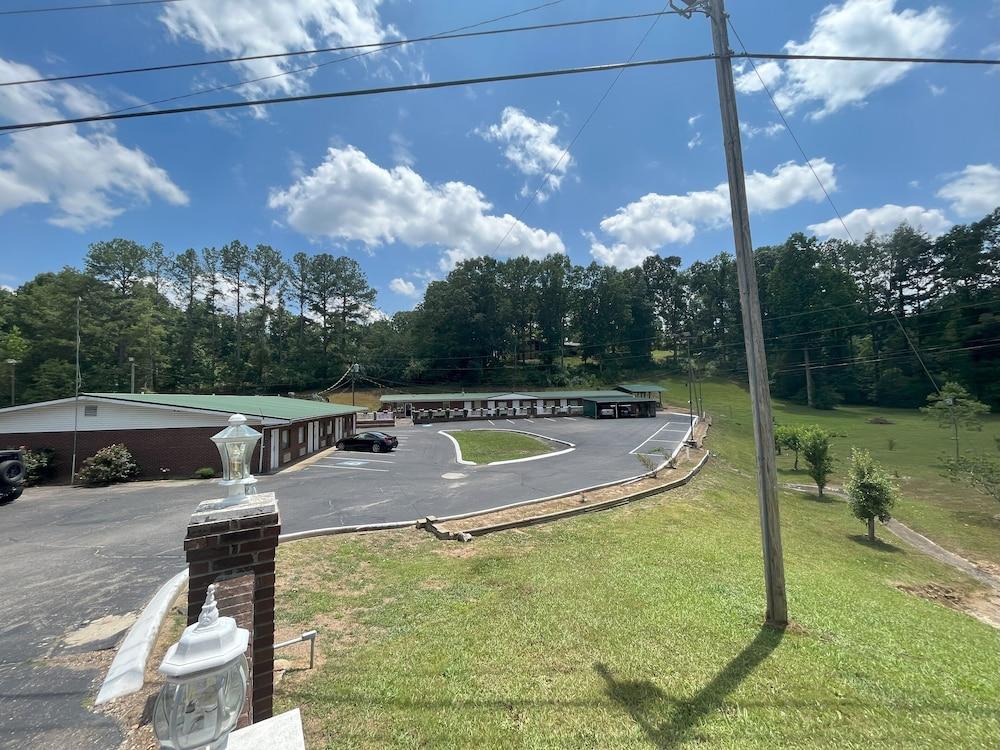 Pine Tree Inn photo 48