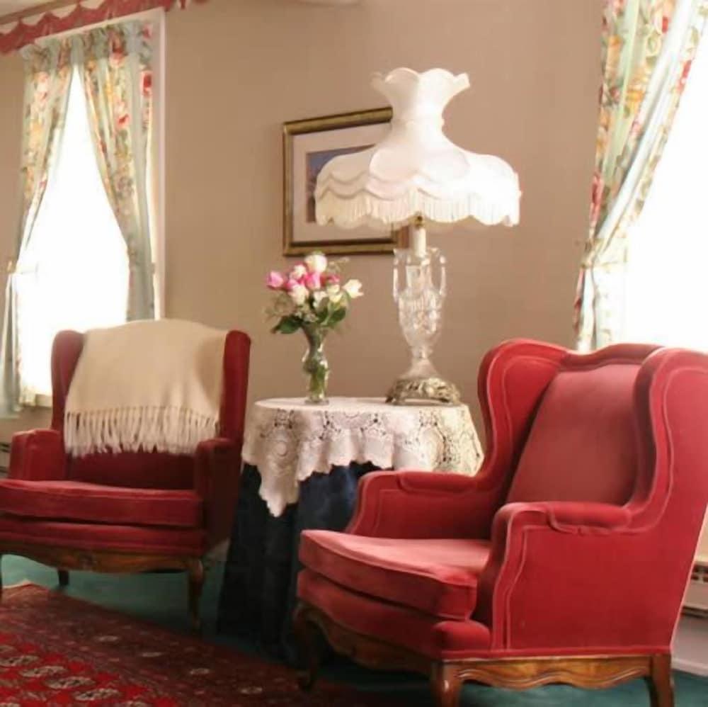 Crestmont Inn photo 32