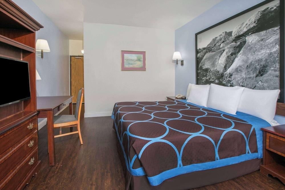 Super 8 by Wyndham Garland North Dallas Area photo 7