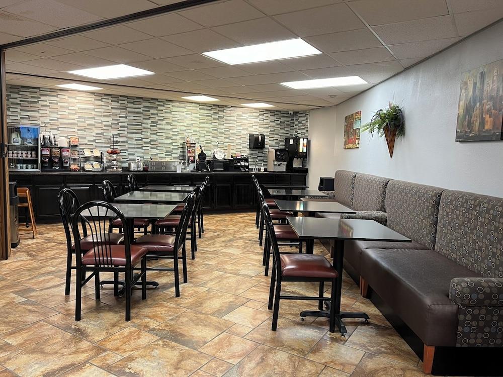 Greenlight Inn & Suites photo 31