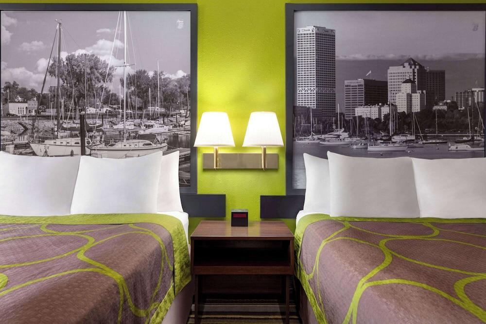 Super 8 by Wyndham Germantown/Milwaukee photo 45