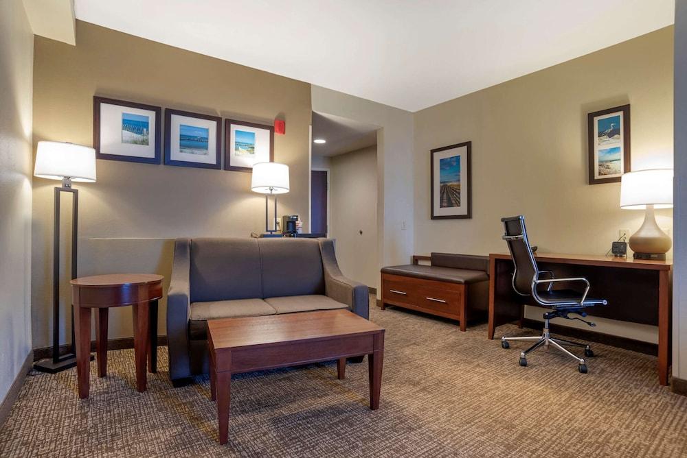 Comfort Suites Foley photo 11