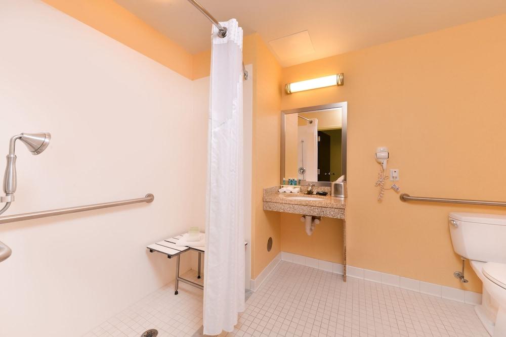 Holiday Inn Express Hotel and Suites Scranton by IHG photo 17