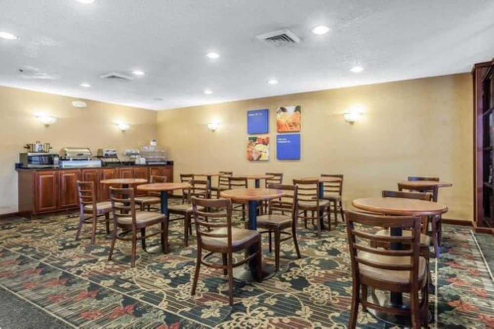 Comfort Inn Cleveland Airport photo 20