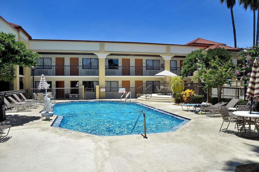 Baymont by Wyndham Orlando East photo 19